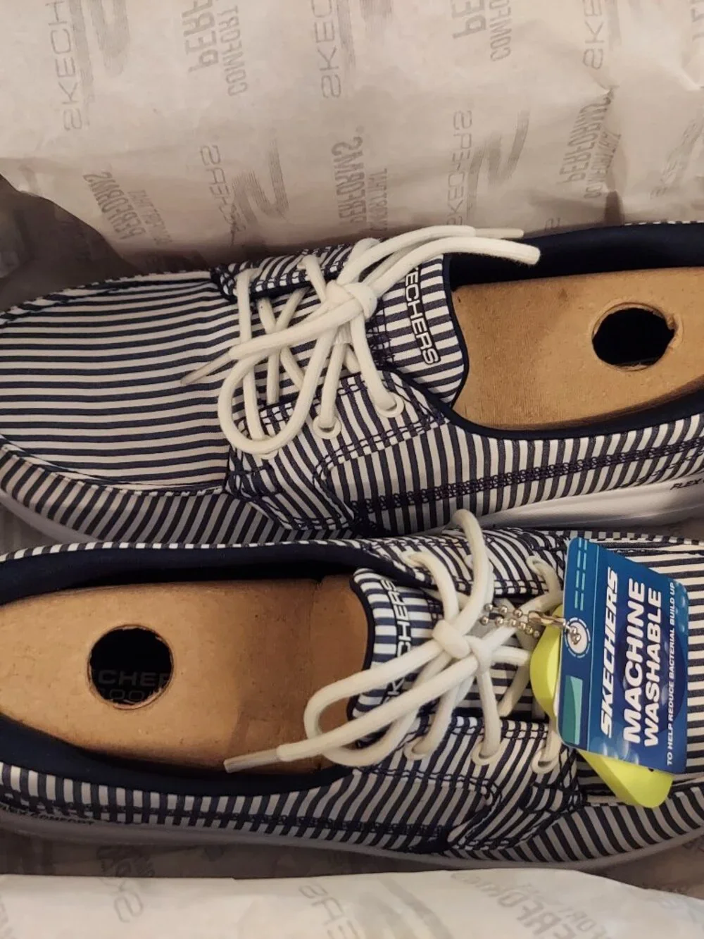 NWT Skechers Lighthouse Shoes Size 8